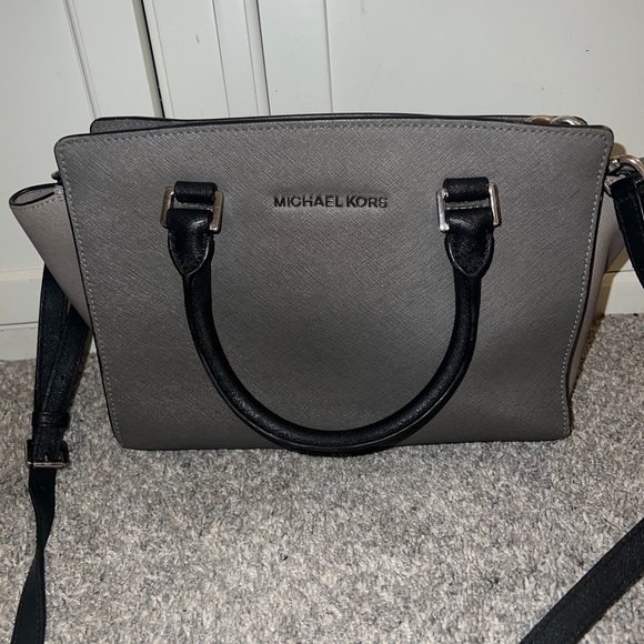 Michael Kors purse - Picture 2 of 6